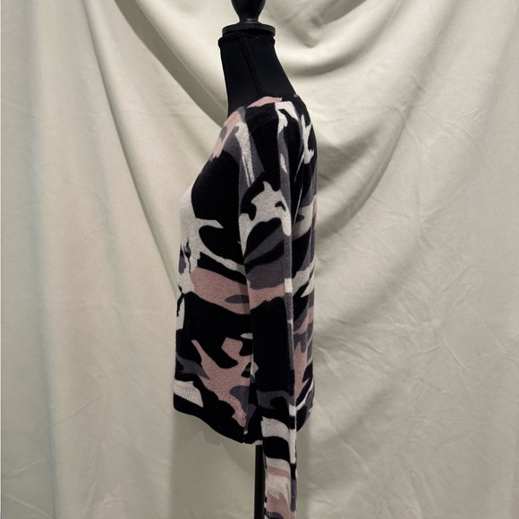 Skull Cashmere Camouflage - Black, Pink and Gray Sweater - Picture 4 of 14